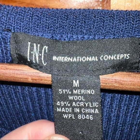 Inc. International Concepts cobalt blue men’s v-neck sweater size medium - Picture 3 of 4
